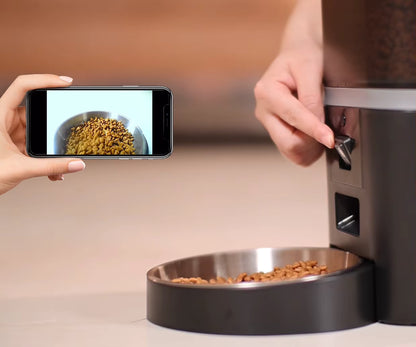 Distributeur de croquette automatique avec caméra intégrée